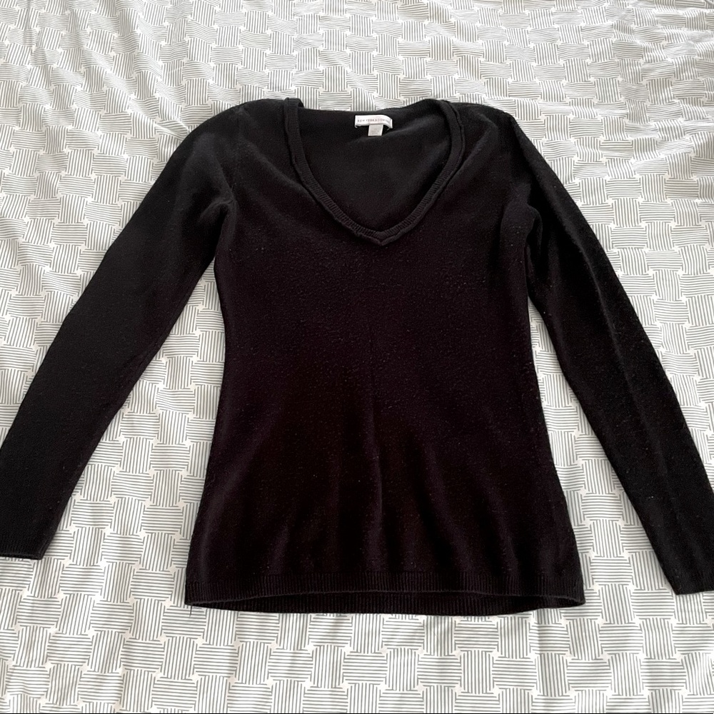 Black Essential V-neck sweater - New York & Co